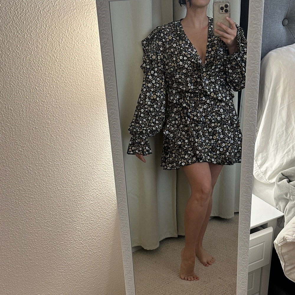 V neck Floral Mini Dress puff sleeve